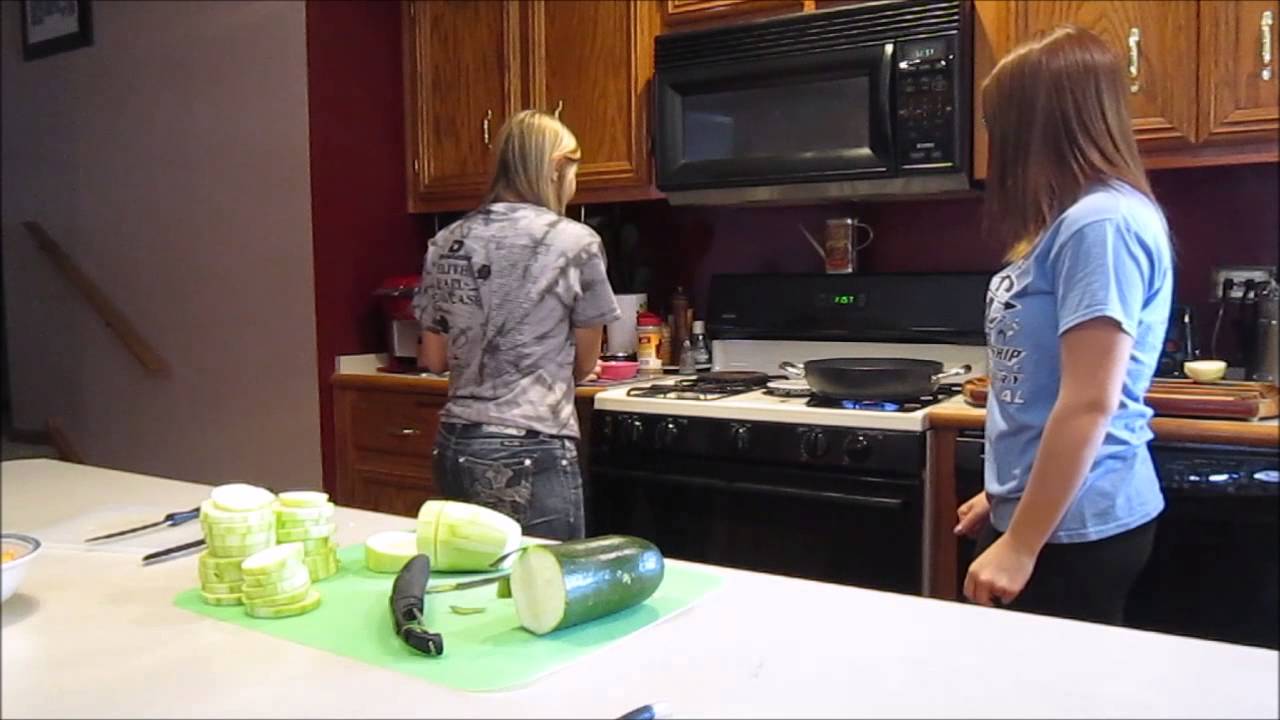 Calabacitas Guisada por Amalia Ill y Lilia Condon-Wittenkeller