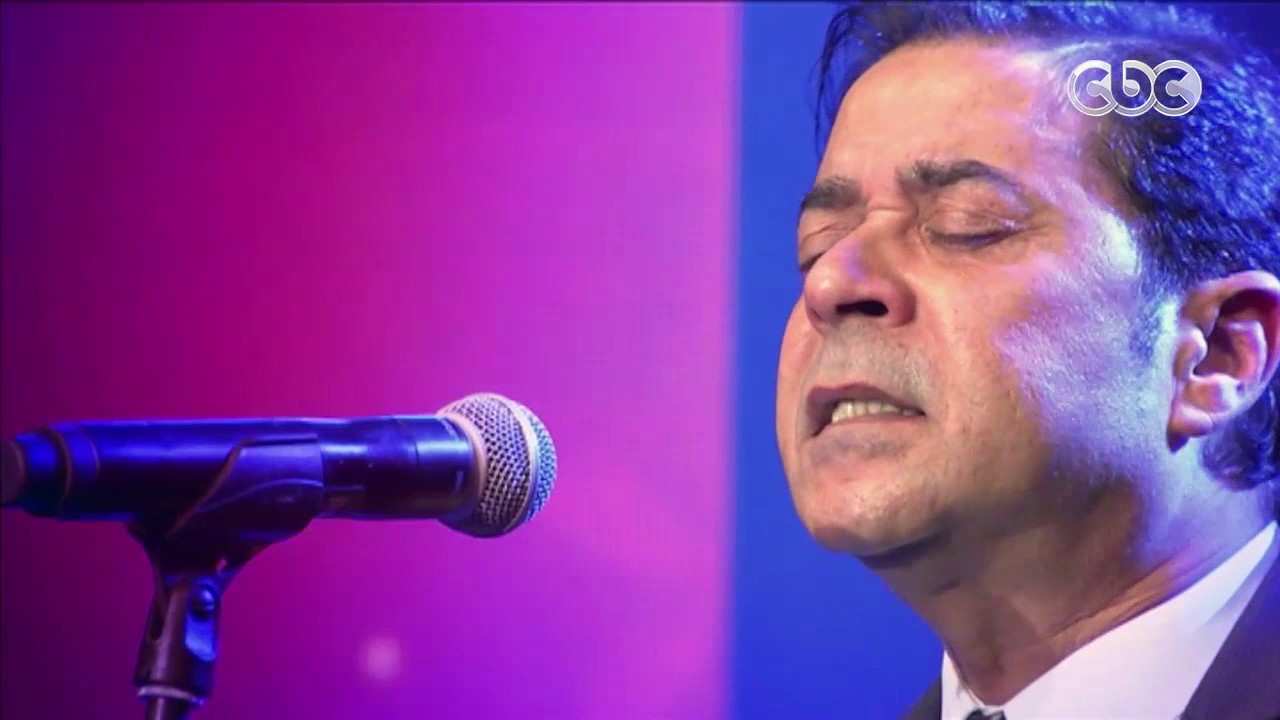 هنا العاصمة | مدحت صالح يغني .. “النور مكانه في القلوب”