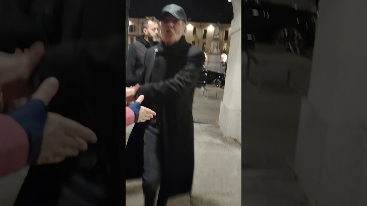 Claudio Baglioni rientra in hotel dopo il concerto di Vercelli 12 Aprile 2025