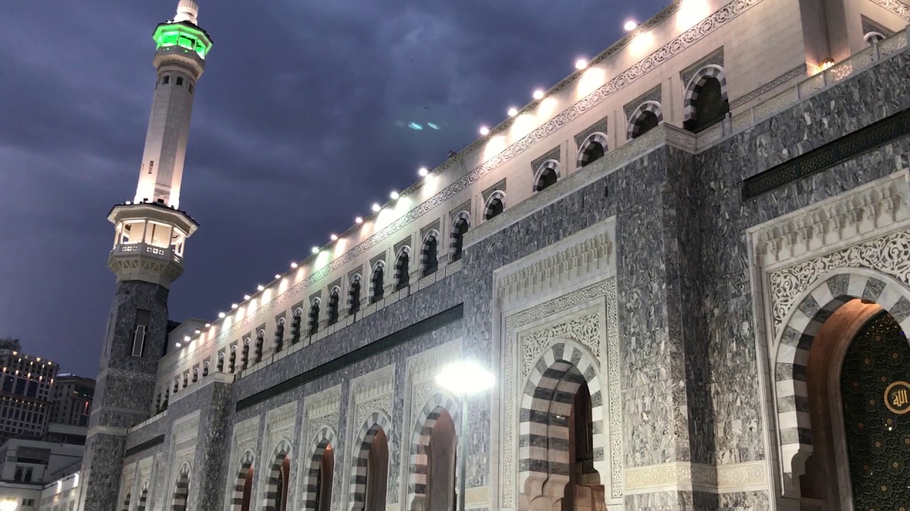 ‏اذان المغرب من المسجد الحرام تحت زخات المطر🌧😍 المؤذن محمد مغربي يوم السبت ٢٠-٩-١٤٤٠هـ