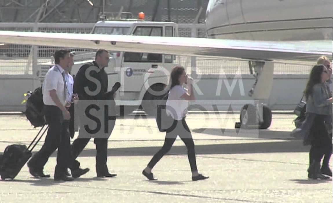 EXCLUSIVE - Twilight star Kristen Stewart taking a private flight in Paris