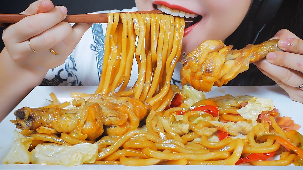 ASMR EATING STIR FRIED JAPANESE UDON NOODLES WITH CHICKEN LEGS EATING SOUNDS | LINH-ASMR 먹방