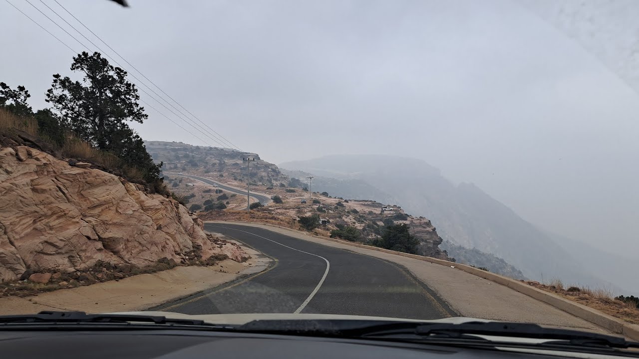 أجواء تمنية امس إنتعاش❄️✨️وشفنا اماكن الكرفانات وطريق عقبة ردوم واطلالاته الجميله #saudiarabia #abha