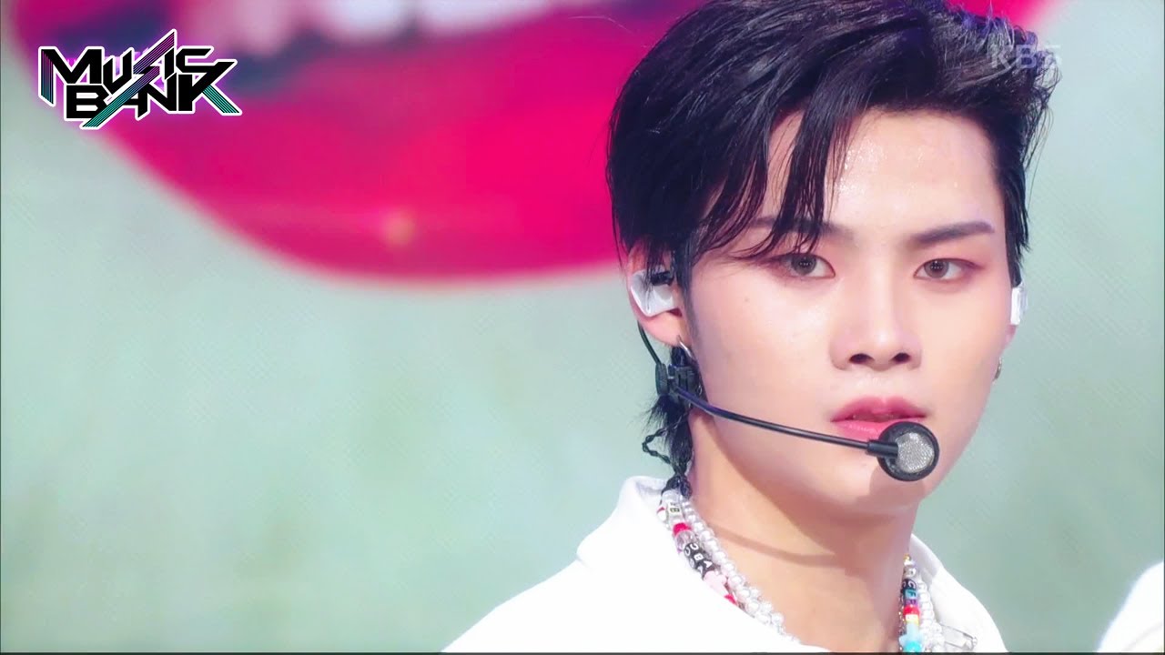 TIC TAC - 8TURN [Music Bank] | KBS WORLD TV 230203