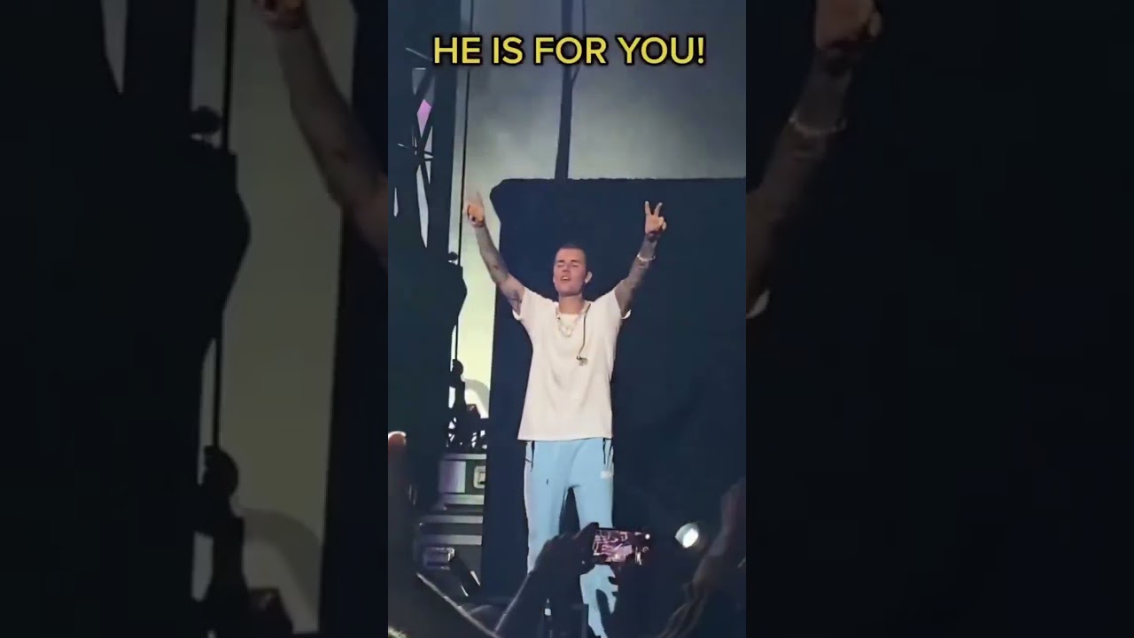 Justin Bieber was seen worshipping Jesus during a powerful concert with Kari Jobe and Cody Carnes