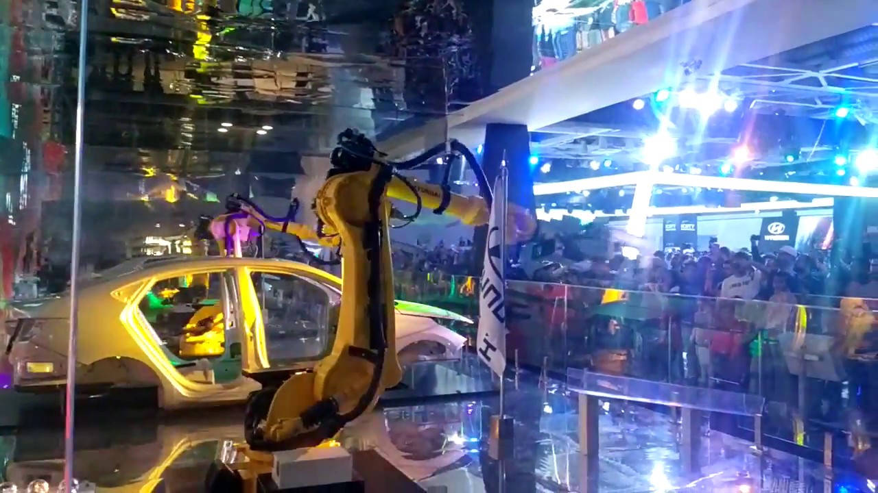 ROBO dance | Hyundai makes dancing robots
