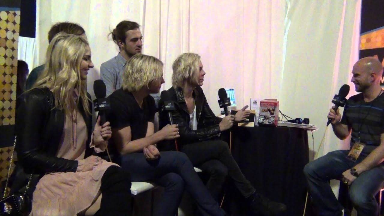 R5 with Andre Styles at The American Music Awards