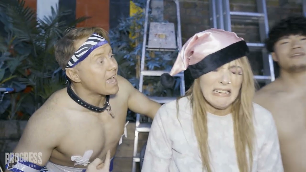 Сеанс Мотылек Мартина хочет, чтобы «Семья» отомстила за нападение на нее со стороны Нико Анджело.