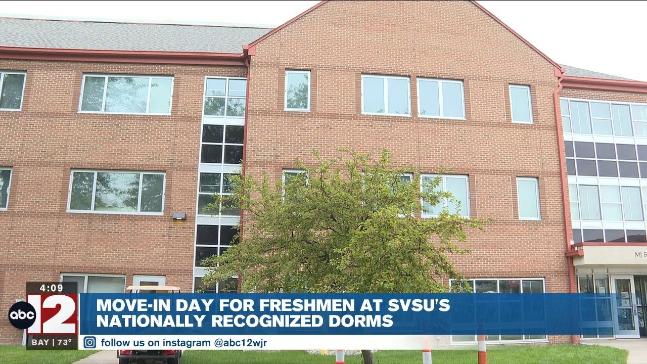 Freshmen move in to nationally recognized SVSU dorms