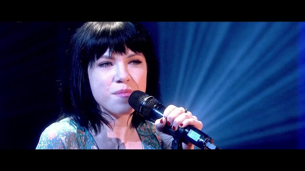 Carly Rae Jepsen - Run Away With Me (live on Alan Carr: Chatty Man/ 2015 09 18)