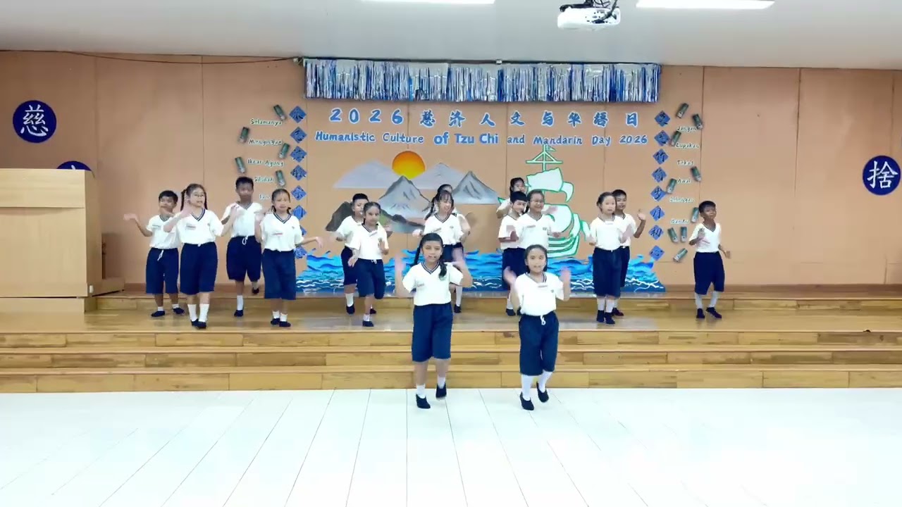 AKU PAS LOMBA SEMOGA AKU MENANG YA AMIN AKU YANG TINGGI DI PALING DEPAN YA