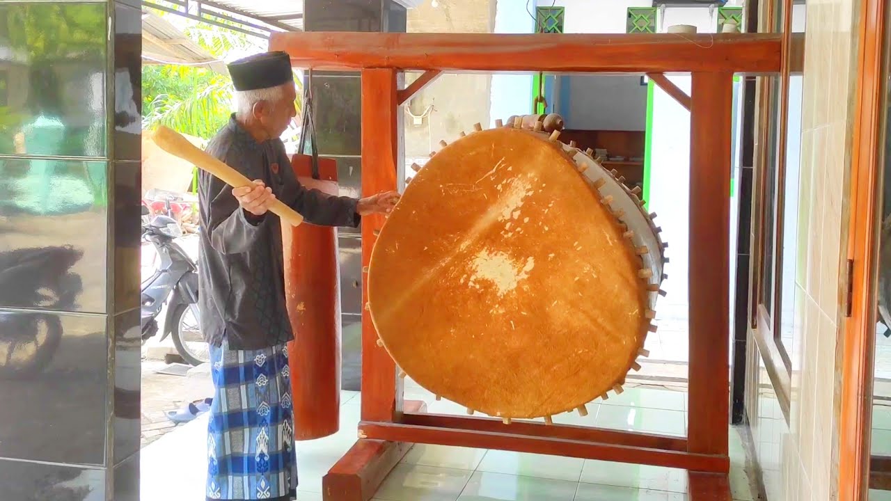 Liputan Cara Tabuh Bedug Masjid Sebelum Adzan Sholat