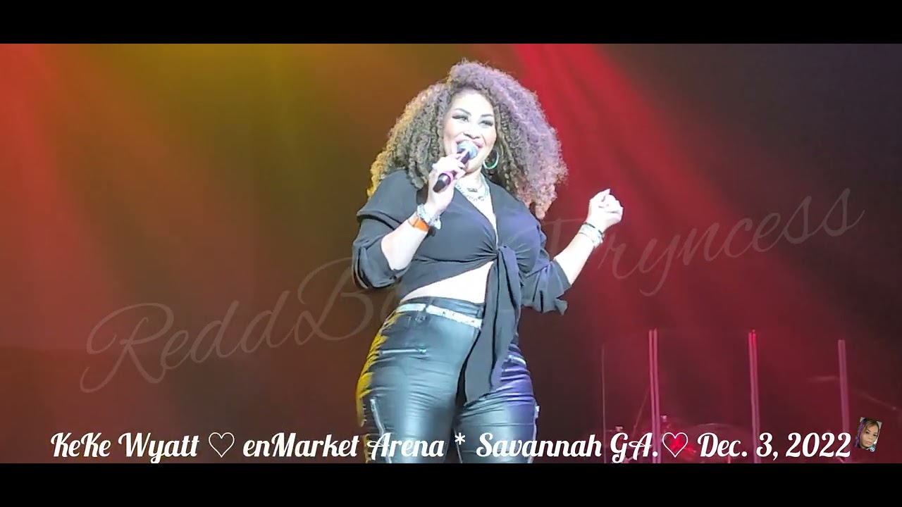 #KeKeWyatt Dec. 3rd 2022 in Savannah GA. @ EnMarket Arena (#90sKickBack Tour) #SecondRowShenaningans