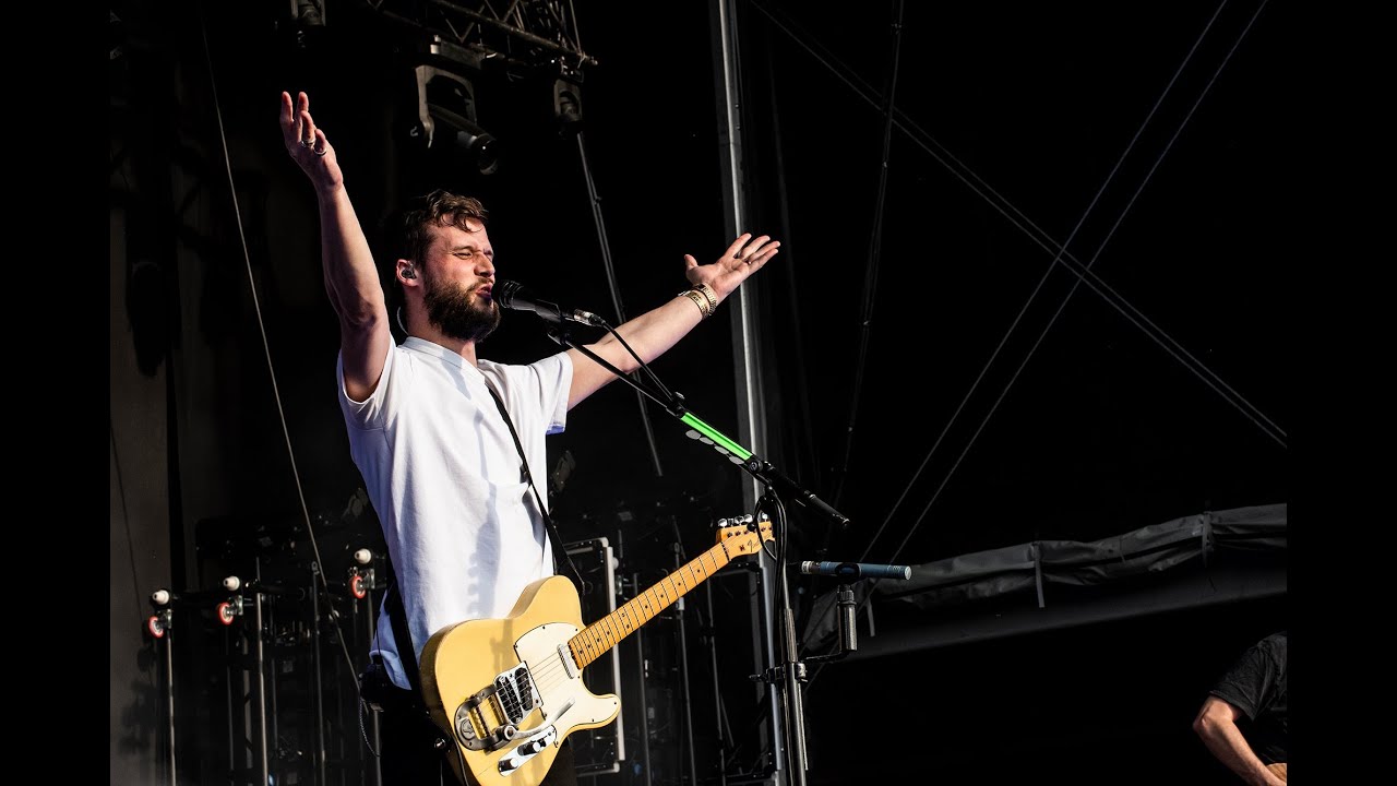 White Lies - Bigger Than Us (Live op VESTROCK 2019)