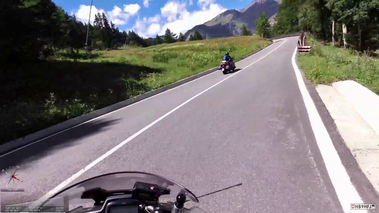 Montée du Col du Petit St Bernard - Mauvais motard en Harley