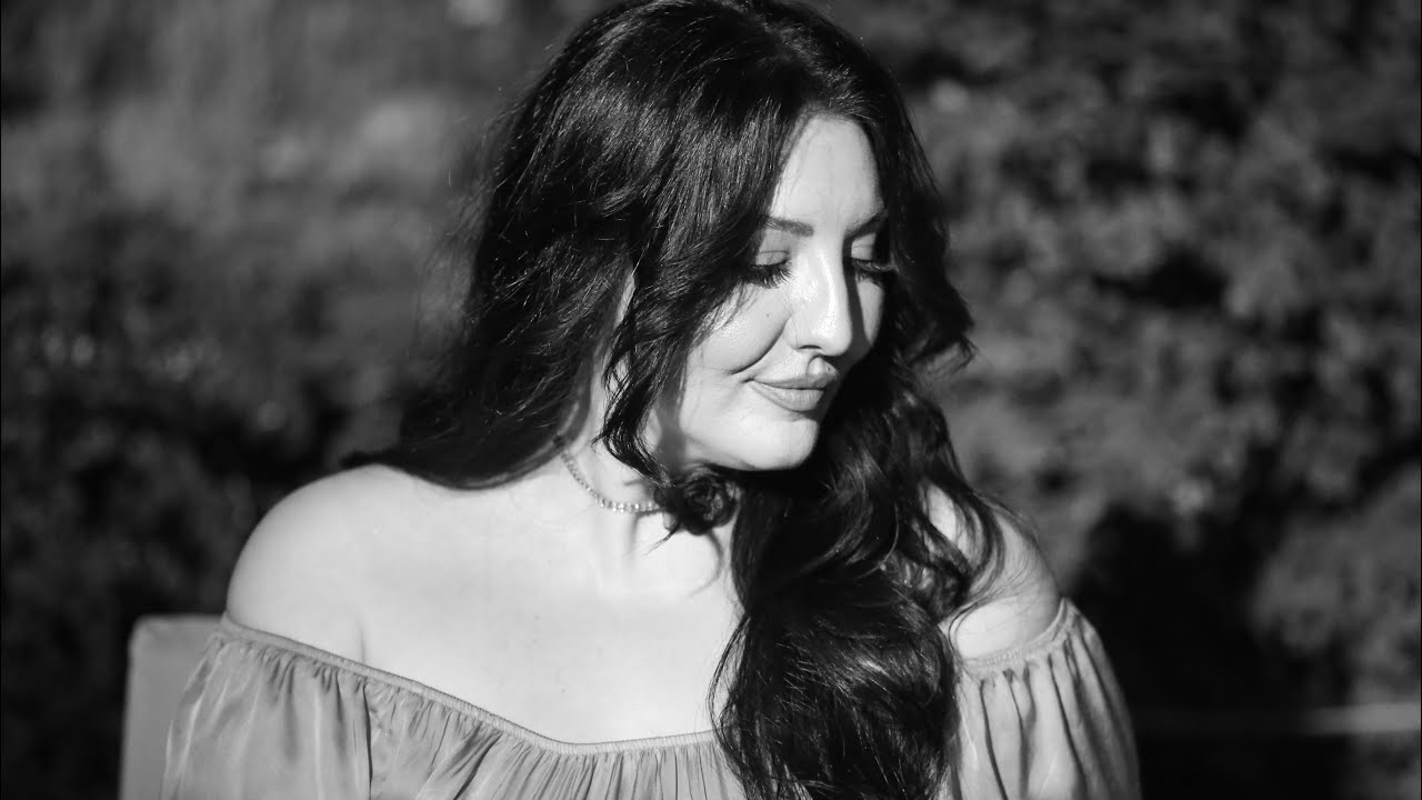 Burcu Göktürk- Ay Dalgalanırken Suların Oynak İzinde