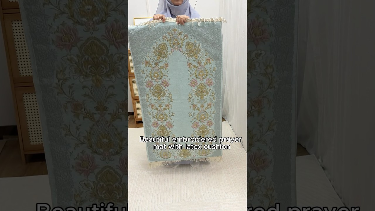 Does anyone have a latex prayer mat? #islamiclifestyle #muslimgirls #prayermat #prayerrug #deen