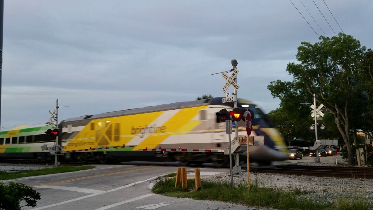 Brightline Green Speeds Through Delray Beach, Florida at 2nd Street Crossing