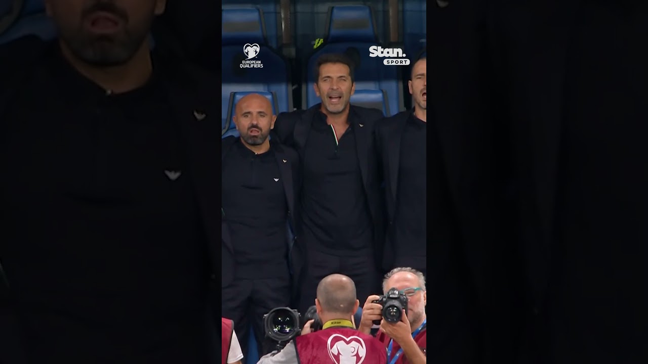 Italian national anthem BELTED out in Bergamo 🇮🇹 'Il Canto degli Italiani' #StanSportAU #WCQ