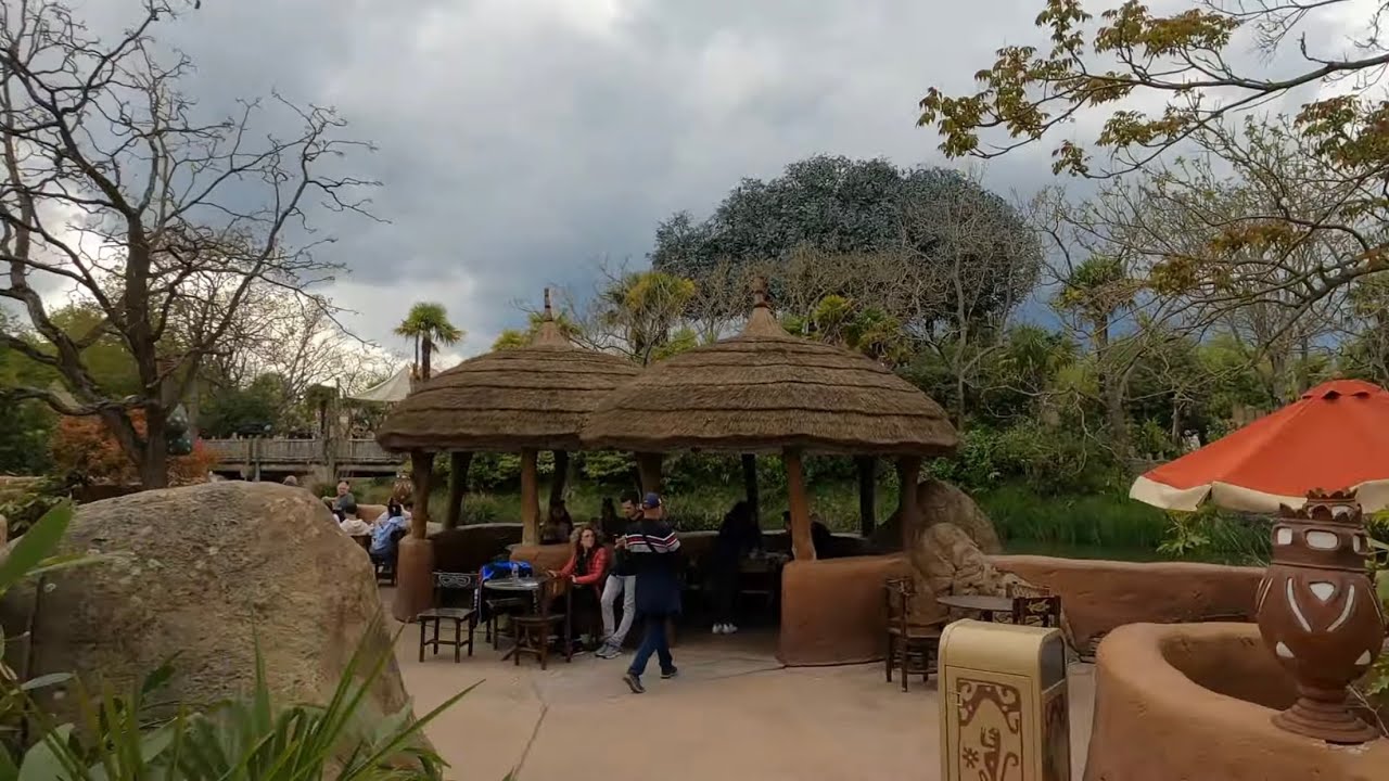 Petite pause restauration au café de la brousse à Disneyland Paris 2022