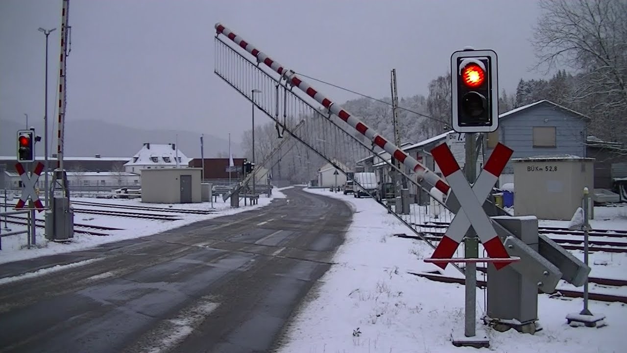 Spoorwegovergang Bad Laasphe (D) // Railroad crossing // Bahnübergang