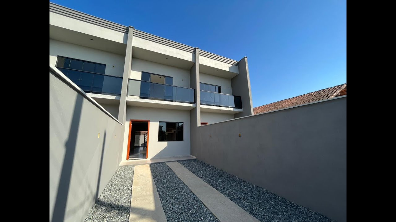 Sobrado Geminado com 02 Quartos e Sacada