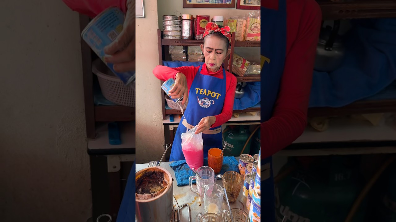 trying famous thai tea in thailand 🧋