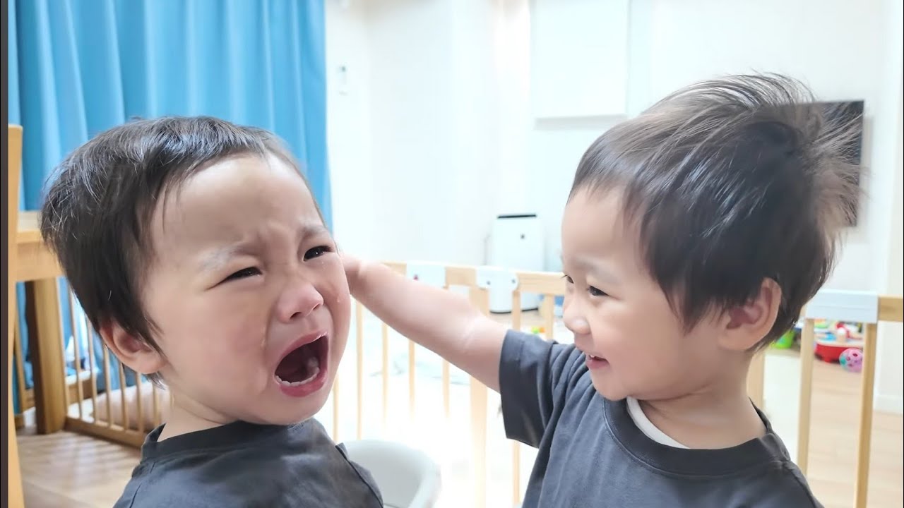 ついに！双子がベビーサークルからの脱出に成功？！お昼寝からおやつまでのルーティン【1歳11ヶ月】