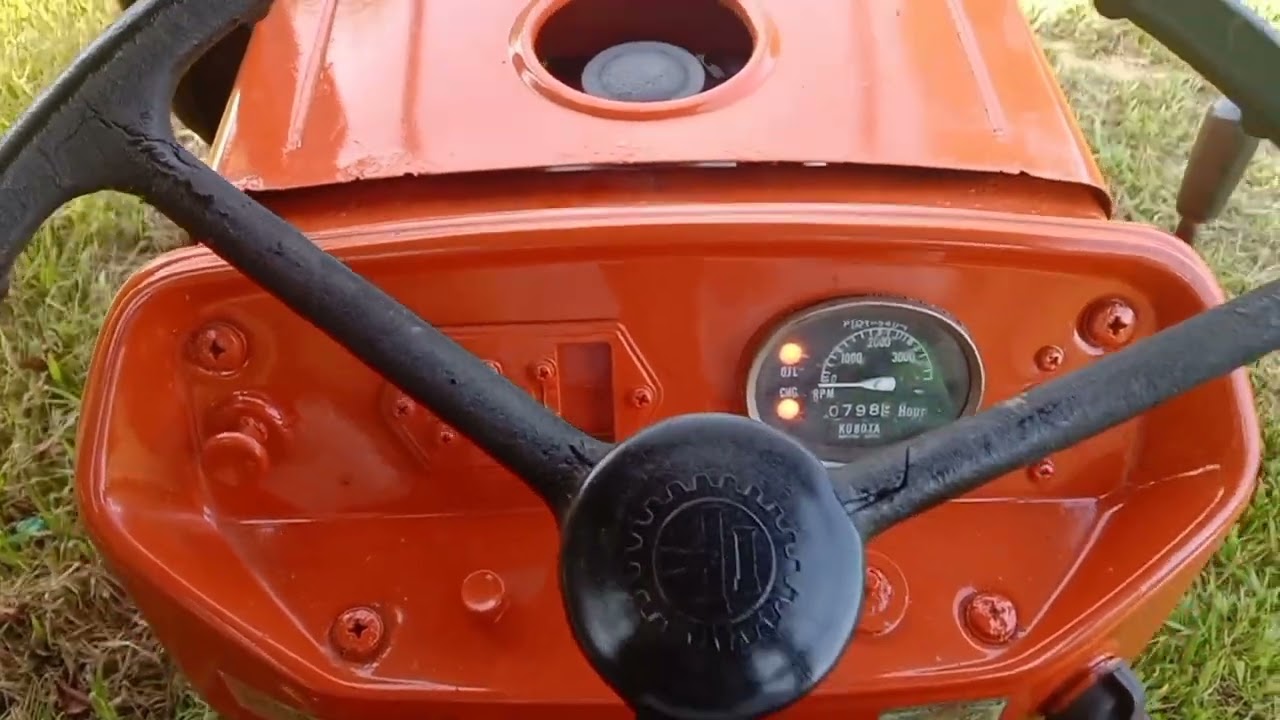 mudah ja mesin rumput guna mini traktor ni. cara guna kubota L1501..