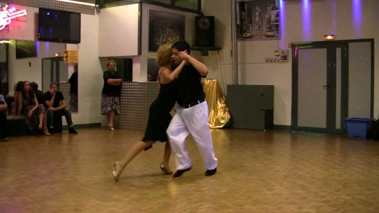 Carlitos et Noelia dansent sur le tango Yo Quiero Cantar