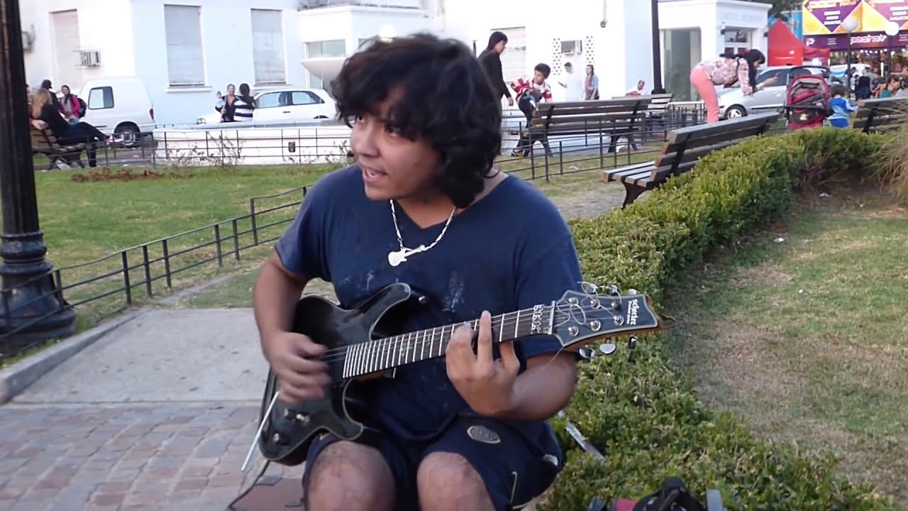 Sultans of swing - Amazing guitar performance in Buenos Aires streets - Cover by Damian Salazar