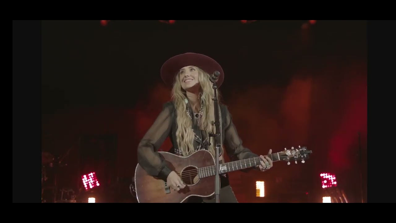 Lainey Wilson 'Those Boots' live at Red Rocks 26/9/23