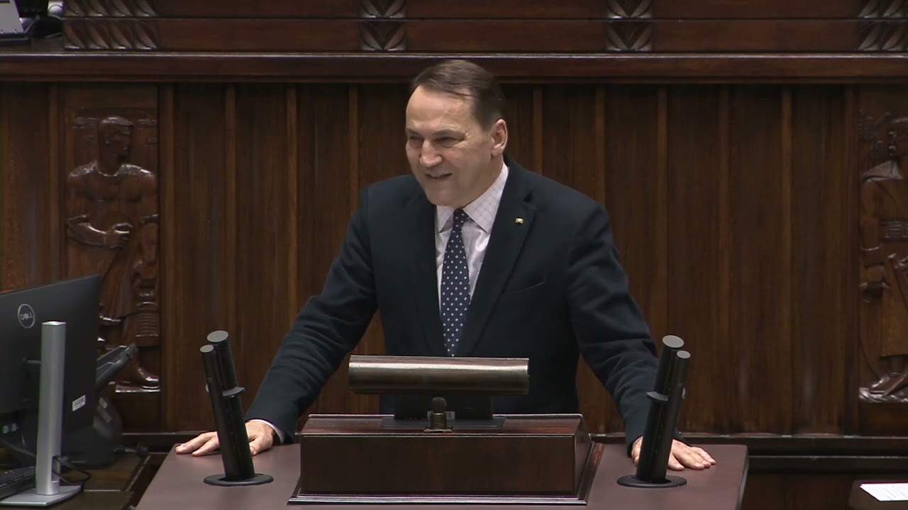 Sikorski znów prowokuje! „Antek świrze!” – Skandaliczne okrzyki szefa MSZ w Sejmie!
