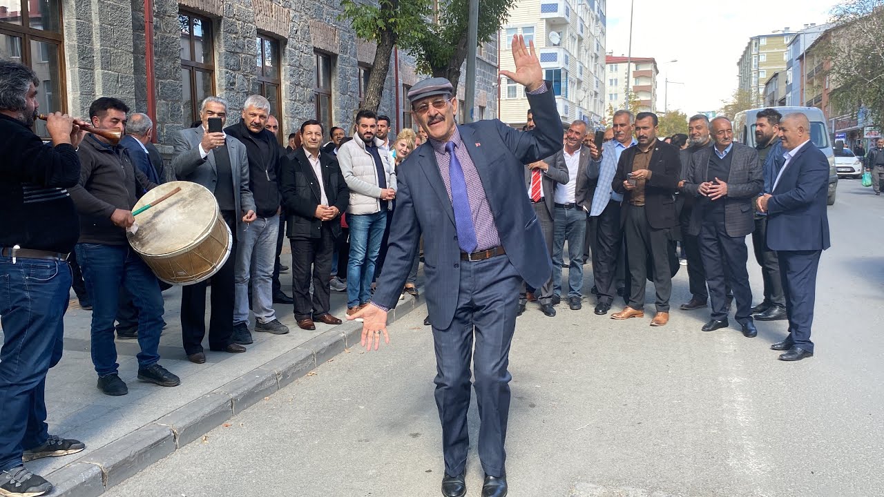 Kars AK Parti’den büyük kongreye davullu zurnalı hareket