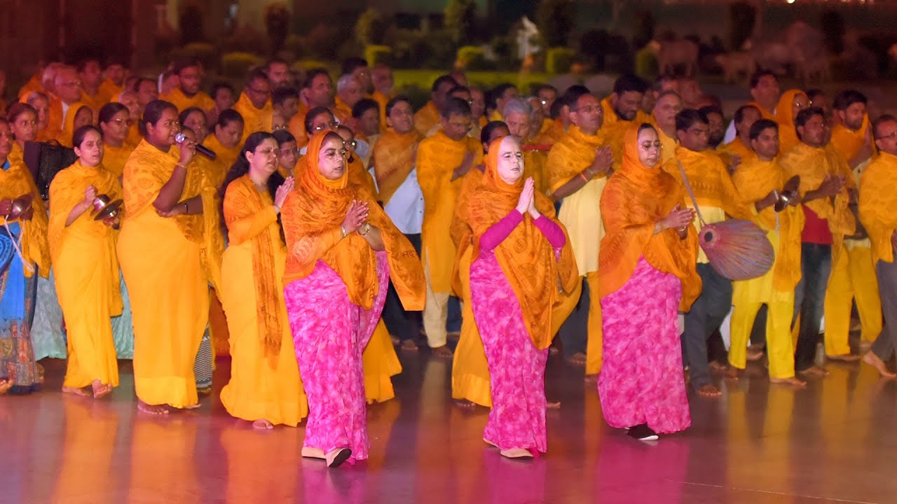 परिक्रमा, प्रेम मंदिर, वृन्दावन | Early Morning Parikrama, Prem Mandir Vrindavan With JKP Presidents