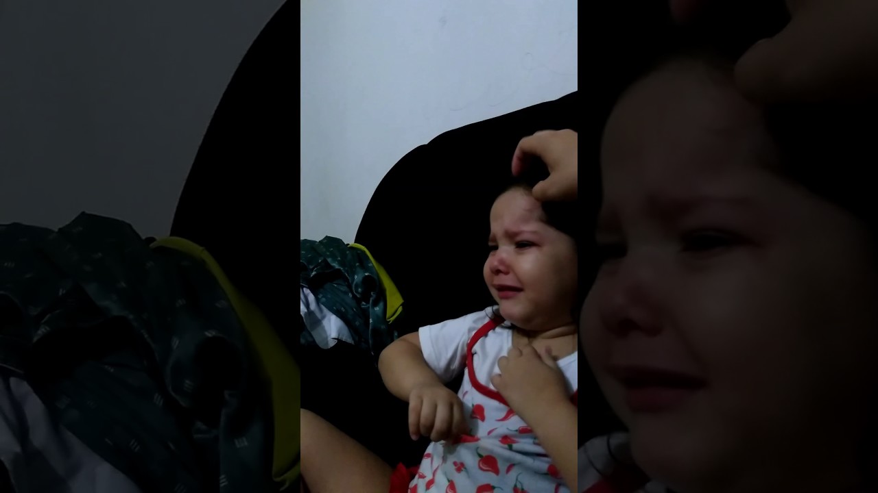 Criança chora pela falta de celular e não pelo castigo
