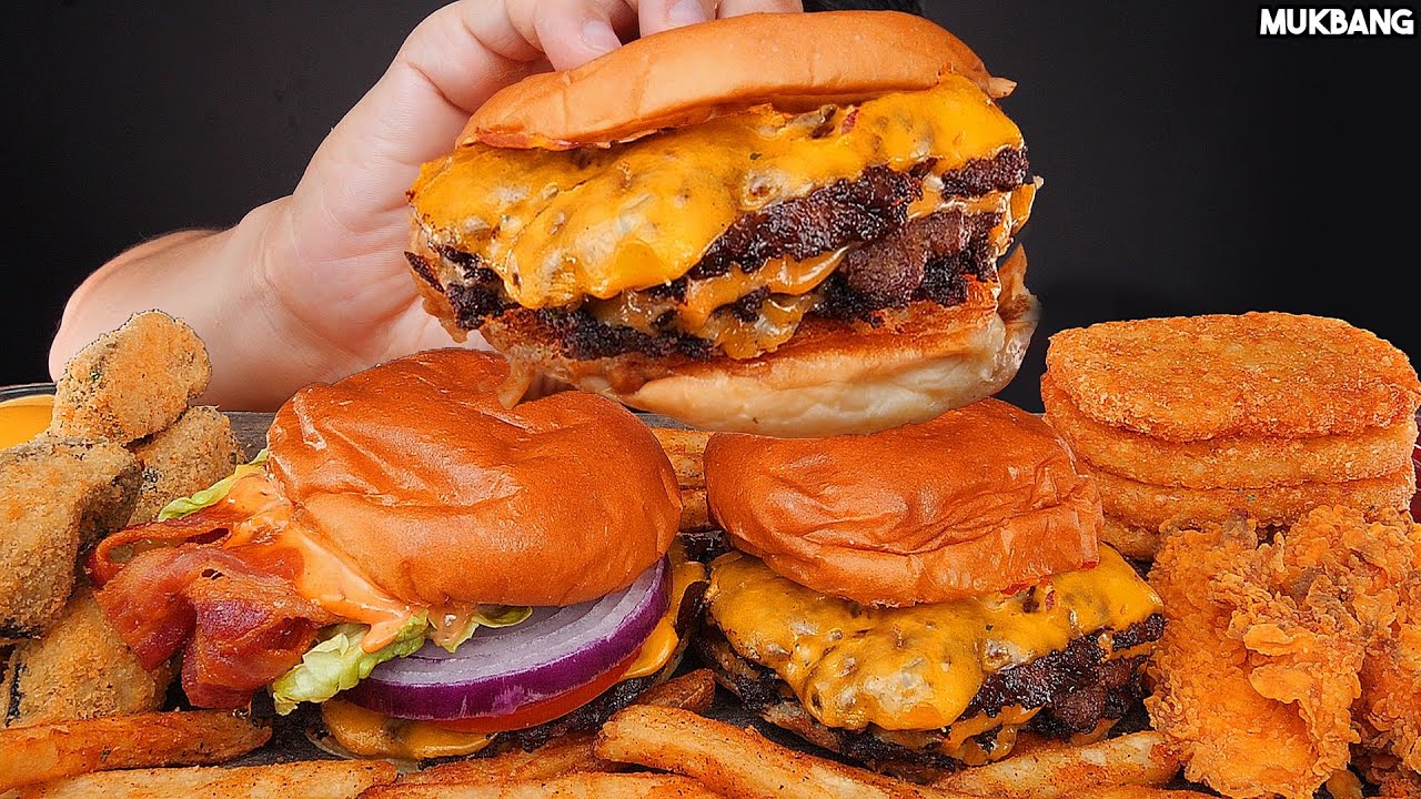 бургер и жареный цыпленок BURGERS 🍔 FRIED CHICKEN 🍗 HASH BROWNS & FRENCH FRIES 🍟 EATING ASMR MUKBANG