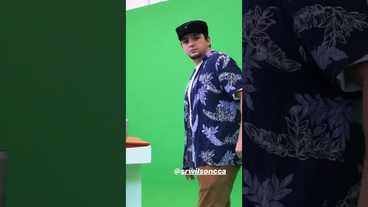Sr Wilson dando joinha chroma key