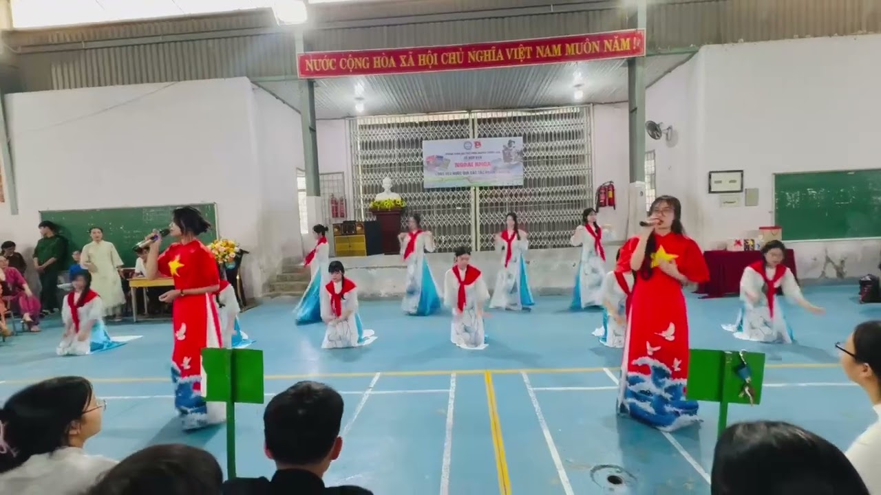 Nhà Tôi Có Treo Một Lá Cờ.