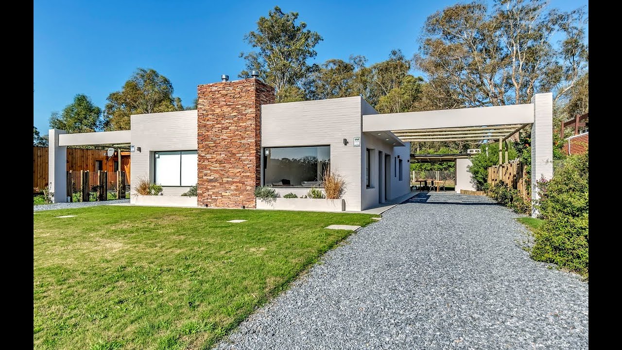 Casa en venta en Piriápolis, Punta Colorada. A 300 metros de la playa. Con piscina.