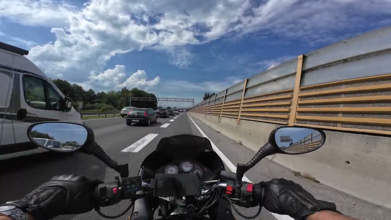 Yamaha TDM 850 4TX - traffic jam ..or not