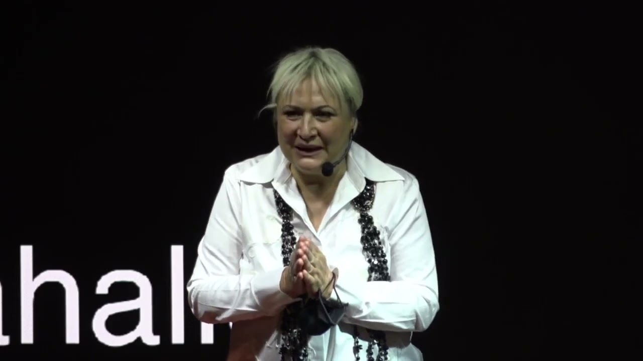 ''Çeyiz Sandığından Çıkan Lezzetler'' | Mine ÖZMEN | TEDxBeyMahallesi