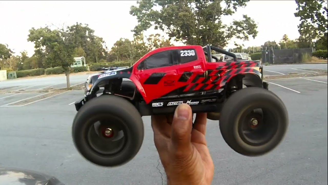 The EazyRC 1/18th scale Chevy Colorado is such a great deal at $89.99! 