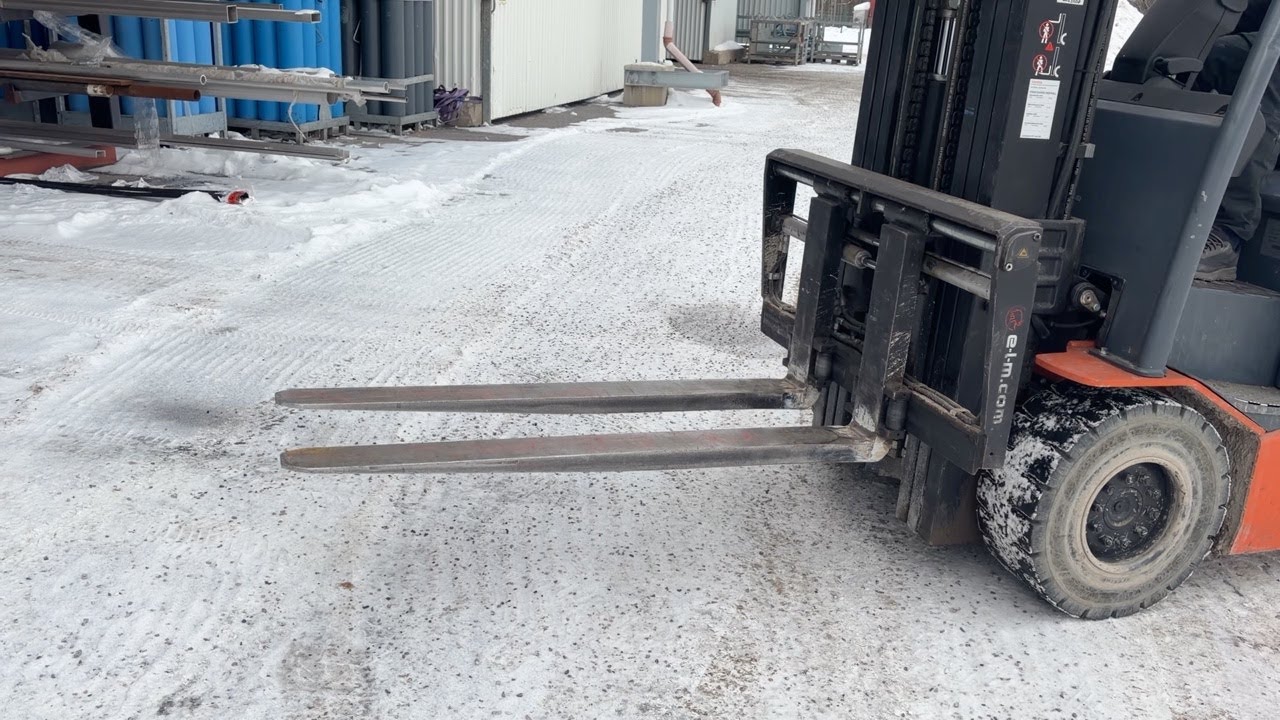 Köp Gaffeltruck Toyota 8FBMKT30 Traigo 80 30 på Klaravik