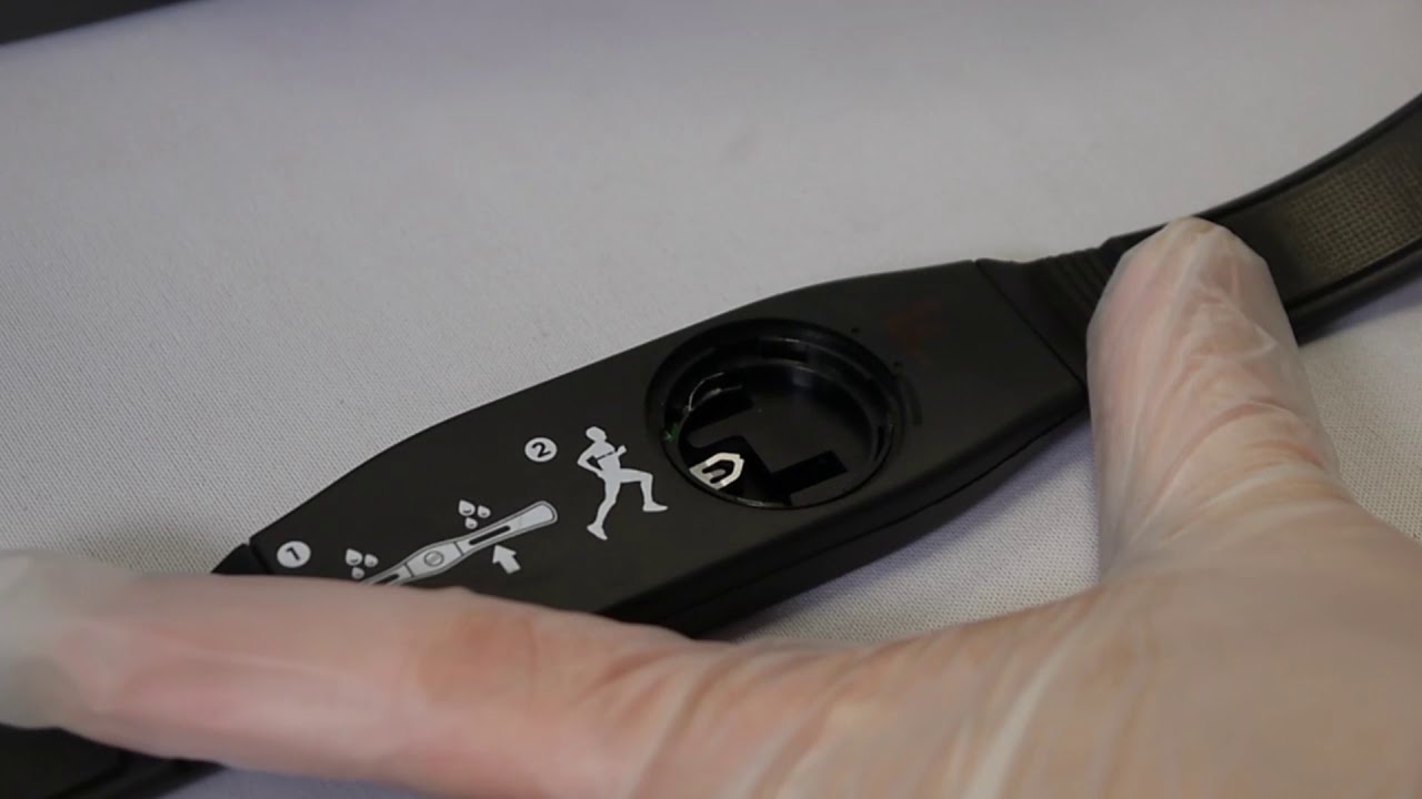Comment changer la pile sur une montre à capot Battery door ?