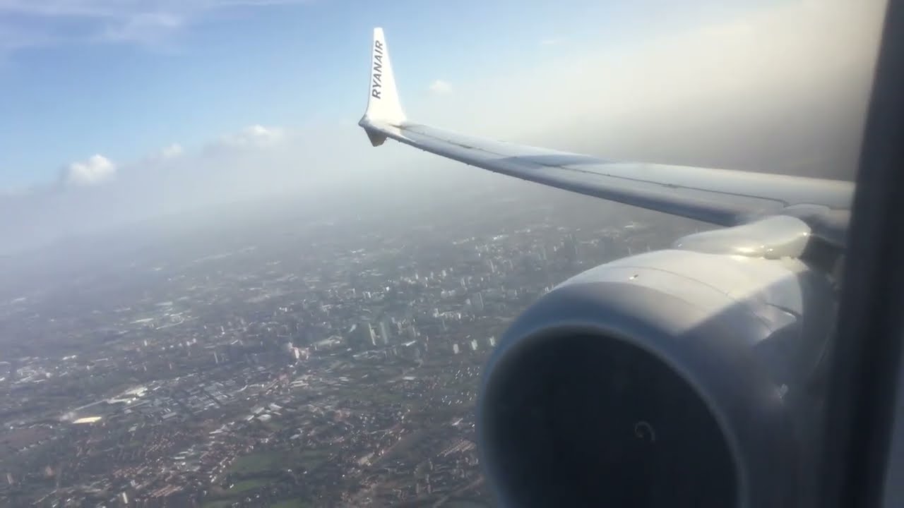 Ryanair Boeing 737 MAX 8 200 go around at Manchester Airport