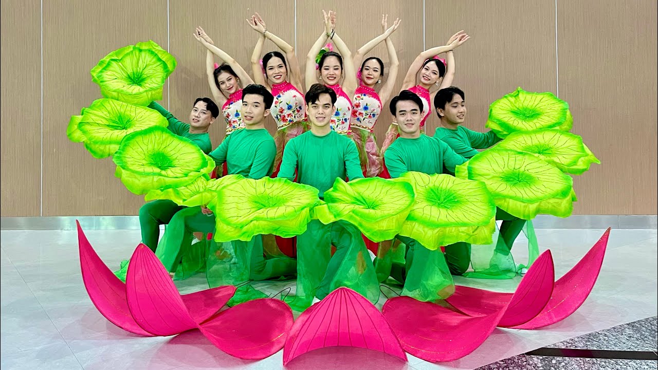 Múa sen - vũ đoàn Lee Lee