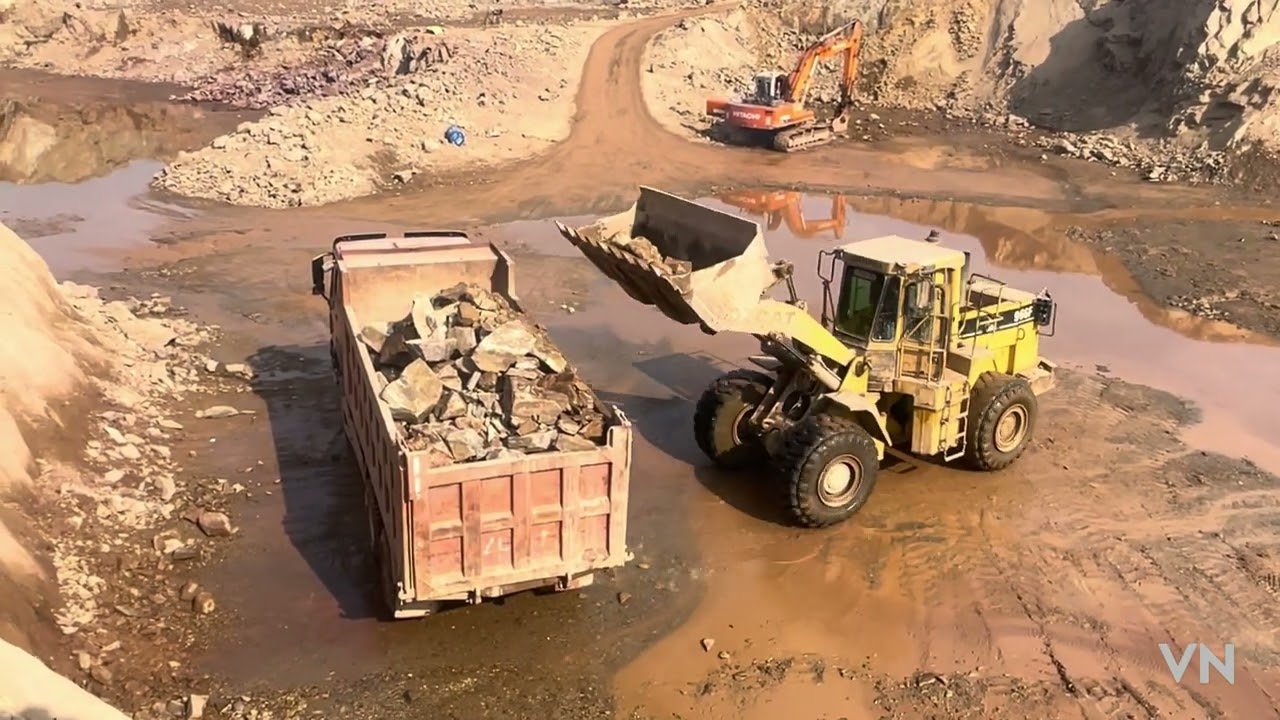 Dangerous Mountain Work 😱 | Heavy Machinery Stone Loadin