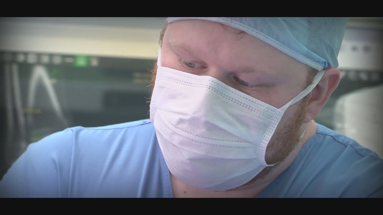 Klinika &uacute;razov&eacute; chirurgie a ortopedie FNO - l&eacute;kař (n&aacute;borov&eacute; video)
