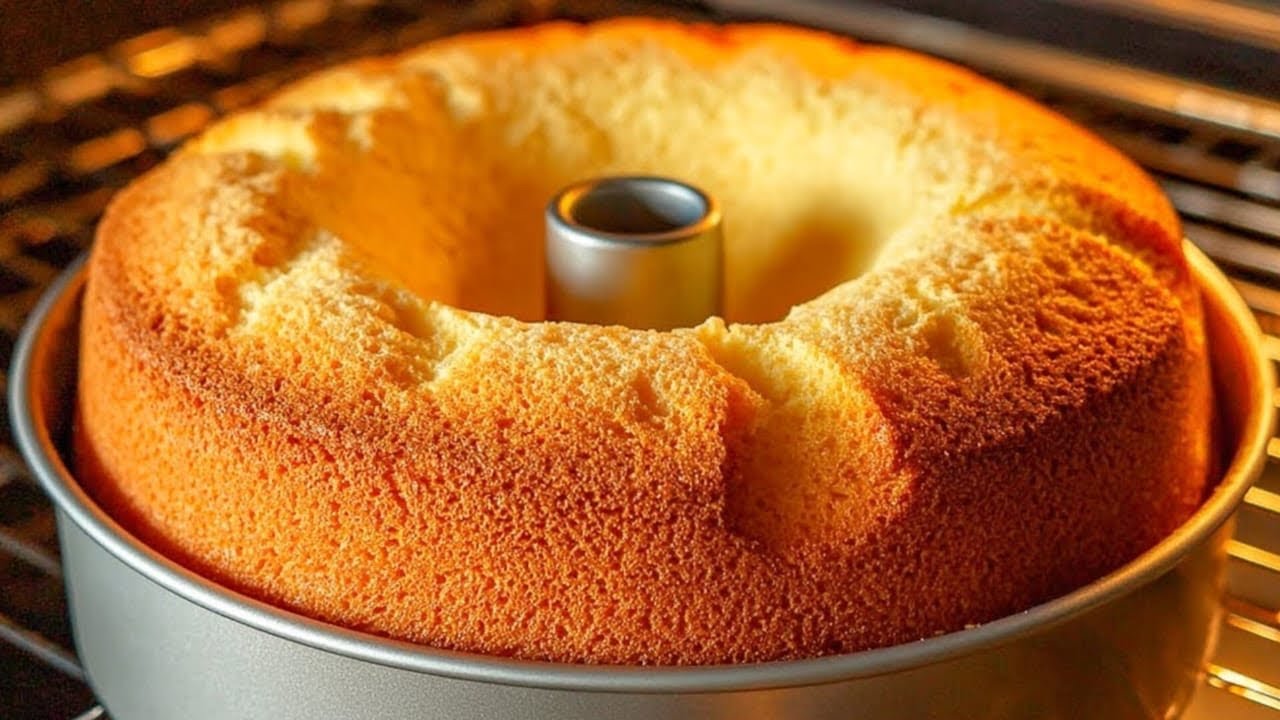 How To Make A Soft & Moist Vanilla Cake At Home | Simple Cake Recipe For Beginners 